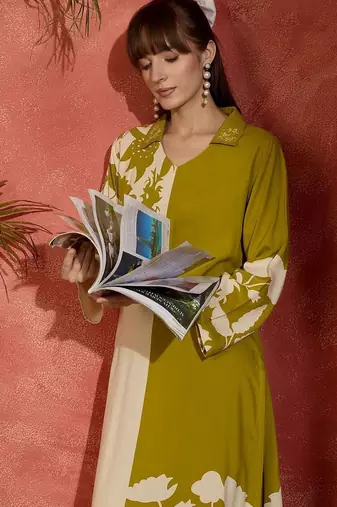 Women Floral Printed Regular Kurta with Trousers