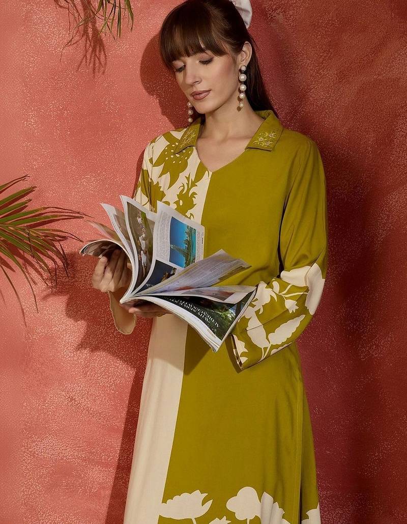 Women Floral Printed Regular Kurta with Trousers