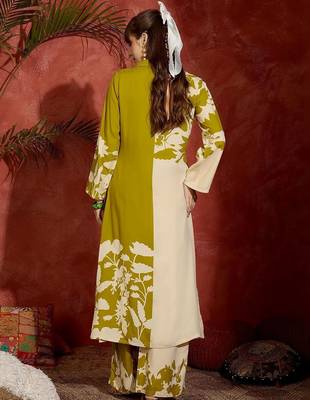 Women Floral Printed Regular Kurta with Trousers 4