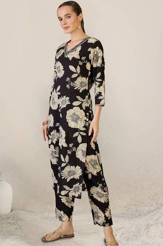 Women Floral Printed Regular Thread Work  Cotton Kurta with Trousers