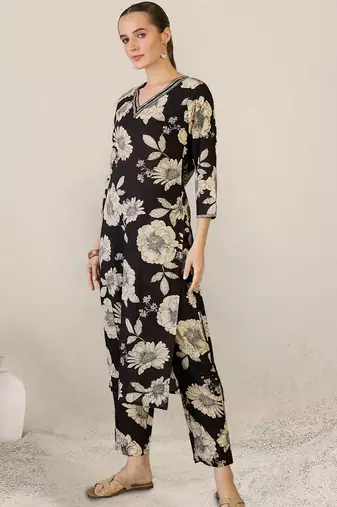 Women Floral Printed Regular Thread Work Pure Cotton Kurta with Trousers