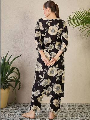 Women Floral Printed Regular Thread Work Pure Cotton Kurta with Trousers 4