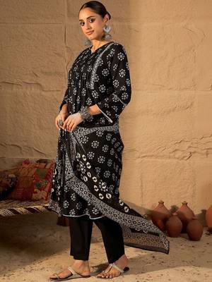 Women Ethnic Motifs Printed Regular Pure Cotton Kurta with Trousers & With Dupatta 2