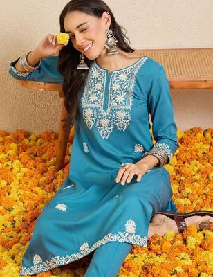 Women Ethnic Motifs Embroidered Regular Thread Work Kurta with Trousers 1