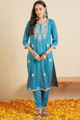 Women Ethnic Motifs Embroidered Regular Thread Work Kurta with Trousers