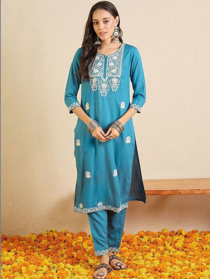 Women Ethnic Motifs Embroidered Regular Thread Work Kurta with Trousers
