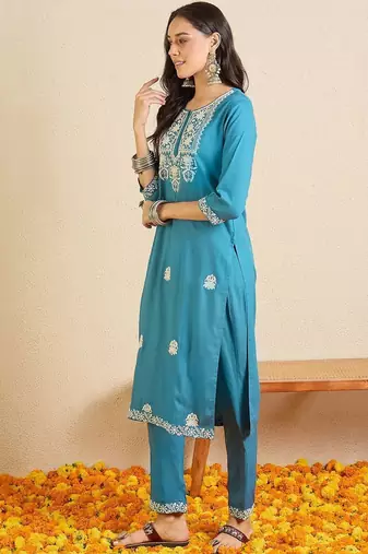 Women Ethnic Motifs Embroidered Regular Thread Work Kurta with Trousers