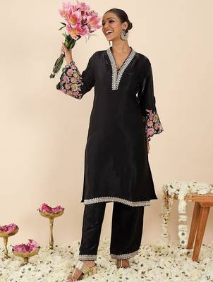 Women Floral Embroidered Regular Kurta with Palazzos 1