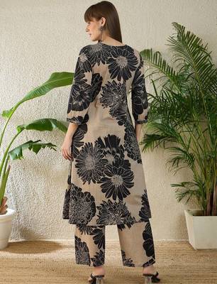 Women Floral Printed Regular Kurta with Trousers 5