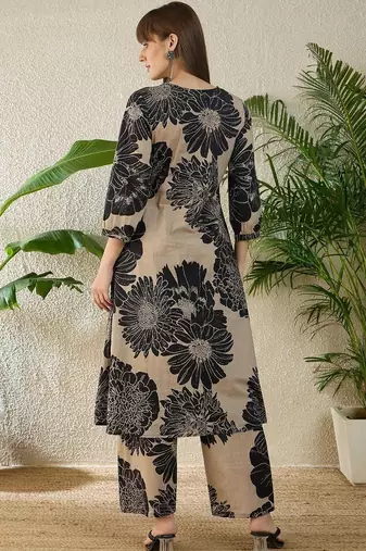 Women Floral Printed Regular Kurta with Trousers
