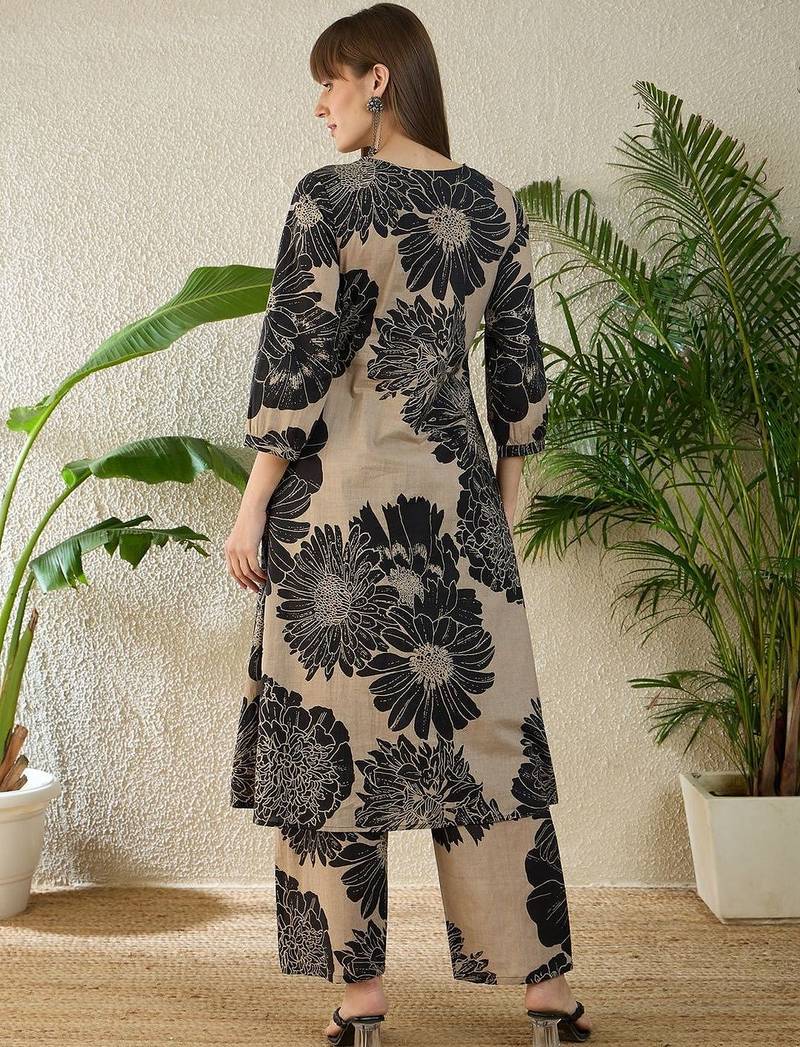 Women Floral Printed Regular Kurta with Trousers