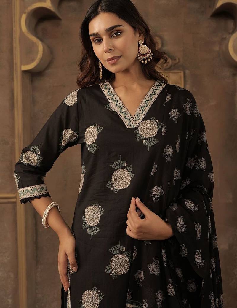 Women Floral Printed Regular Pure Cotton Kurta with Trousers & With Dupatta