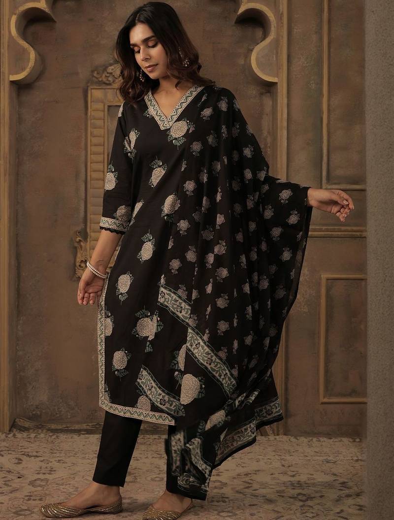 Women Floral Printed Regular Pure Cotton Kurta with Trousers & With Dupatta