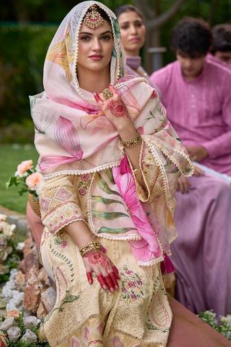 Women Floral Embroidered Regular Thread Work Kurta with Trousers & With Dupatta