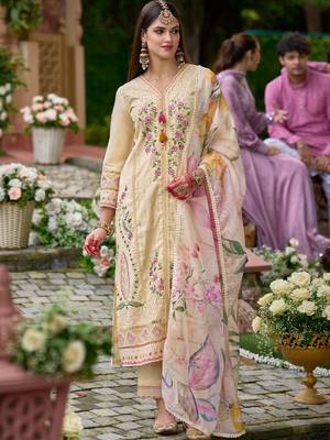 Women Floral Embroidered Regular Thread Work Kurta with Trousers & With Dupatta 3