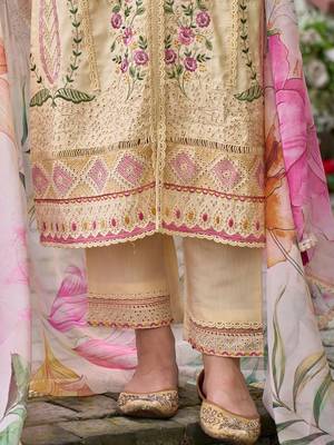 Women Floral Embroidered Regular Thread Work Kurta with Trousers & With Dupatta 4