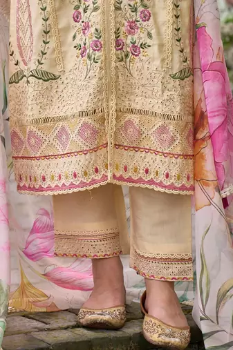 Women Floral Embroidered Regular Thread Work Kurta with Trousers & With Dupatta