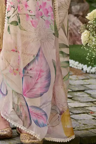 Women Floral Embroidered Regular Thread Work Kurta with Trousers & With Dupatta