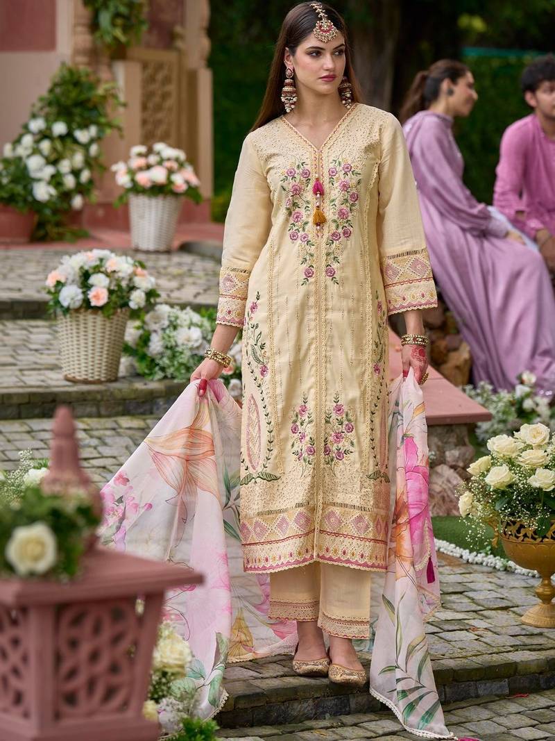 Women Floral Embroidered Regular Thread Work Kurta with Trousers & With Dupatta