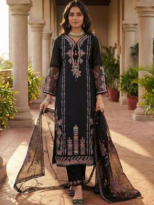 Women Floral Embroidered Regular Thread Work Kurta with Trousers & With Dupatta 1