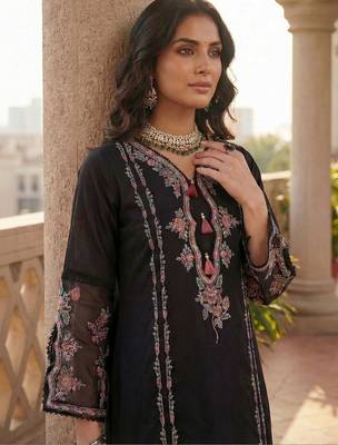 Women Floral Embroidered Regular Thread Work Kurta with Trousers & With Dupatta 4