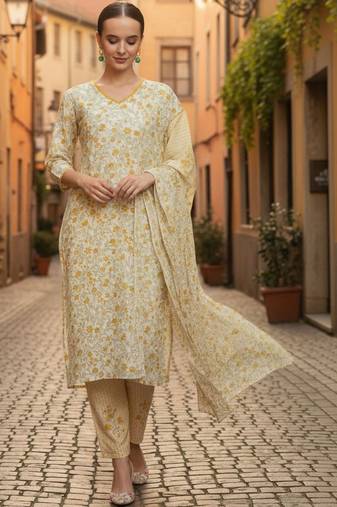 Women Floral Printed Regular  Cotton Kurta with Trousers & With Dupatta
