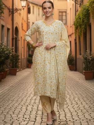 Women Floral Printed Regular Pure Cotton Kurta with Trousers & With Dupatta 5