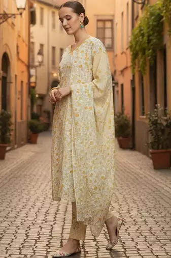 Women Floral Printed Regular Pure Cotton Kurta with Trousers & With Dupatta