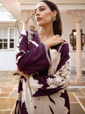Women Floral Printed Regular Thread Work Kurta with Trousers 2