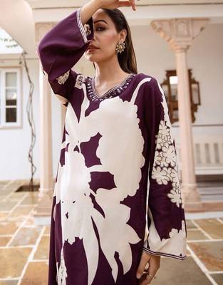 Women Floral Printed Regular Thread Work Kurta with Trousers 3
