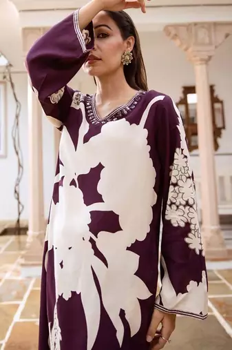 Women Floral Printed Regular Thread Work Kurta with Trousers