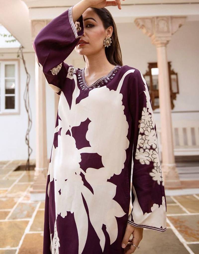 Women Floral Printed Regular Thread Work Kurta with Trousers