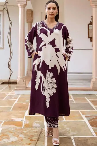 Women Floral Printed Regular Thread Work Kurta with Trousers