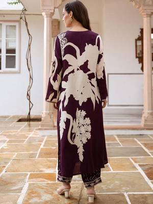 Women Floral Printed Regular Thread Work Kurta with Trousers 6