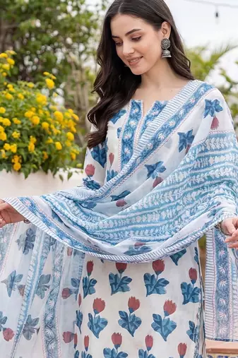 Women Floral Printed Regular Pure Cotton Kurta with Trousers & With Dupatta