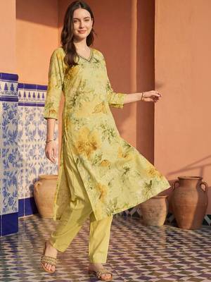 Women Floral Embroidered Regular Beads and Stones Kurta with Trousers 1
