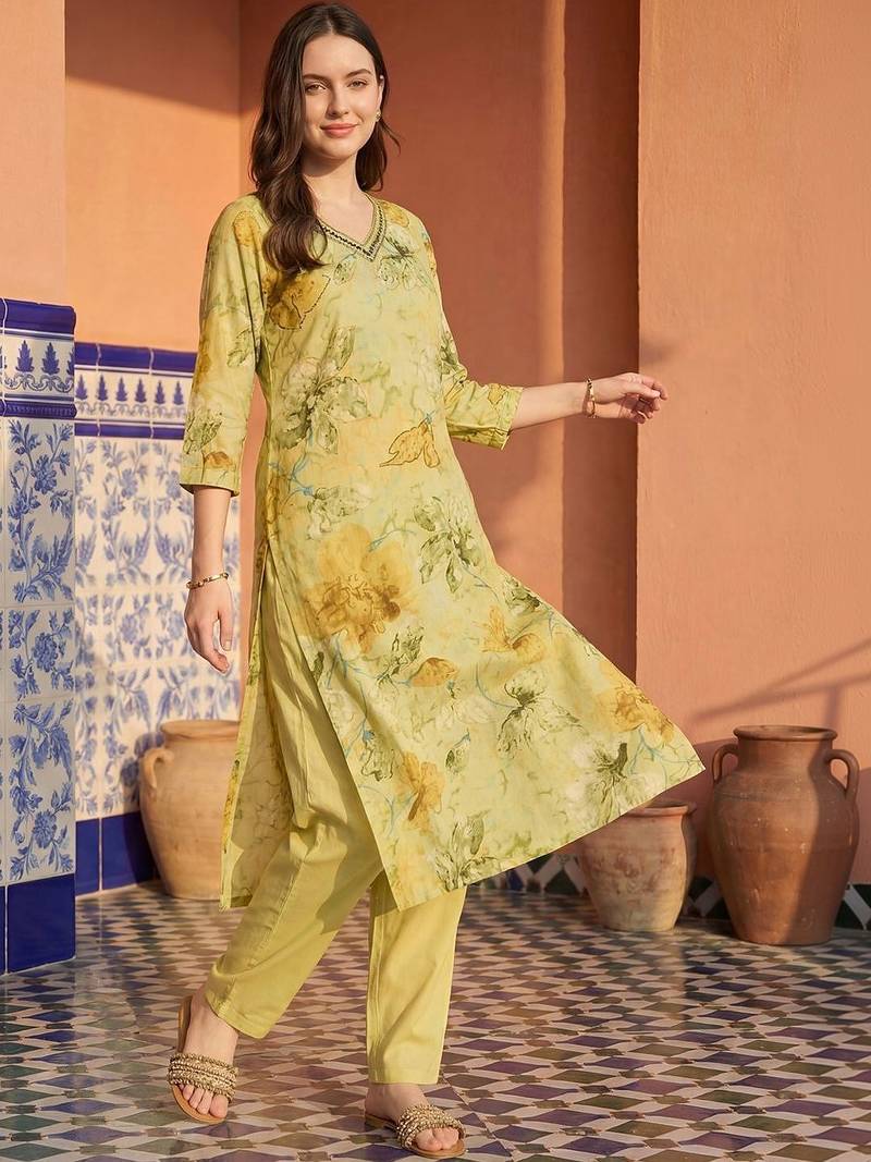 Women Floral Embroidered Regular Beads and Stones Kurta with Trousers