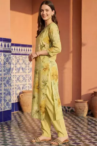 Women Floral Embroidered Regular Beads and Stones Kurta with Trousers