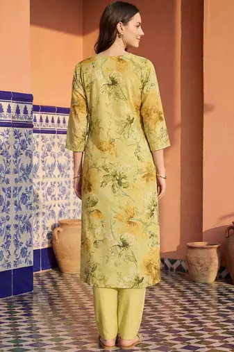 Women Floral Embroidered Regular Beads and Stones Kurta with Trousers