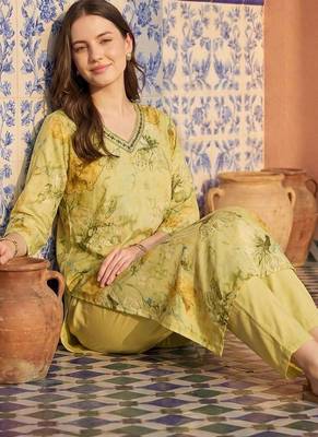 Women Floral Embroidered Regular Beads and Stones Kurta with Trousers 5