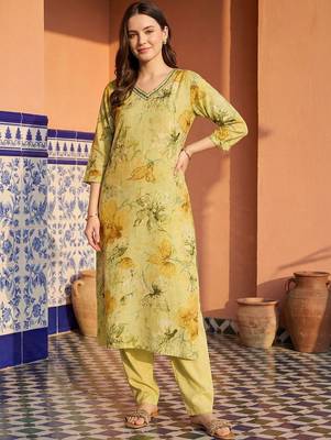 Women Floral Embroidered Regular Beads and Stones Kurta with Trousers 6