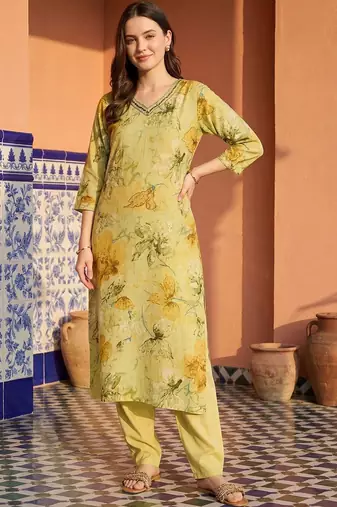 Women Floral Embroidered Regular Beads and Stones Kurta with Trousers