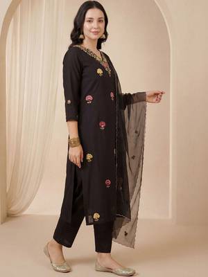 Women Floral Embroidered Regular Thread Work Kurta with Trousers & With Dupatta 2