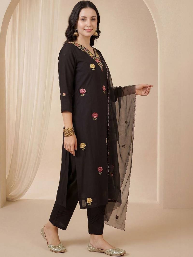Women Floral Embroidered Regular Thread Work Kurta with Trousers & With Dupatta