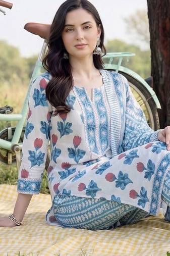 Women Floral Printed Regular Pure Cotton Kurta with Trousers & With Dupatta