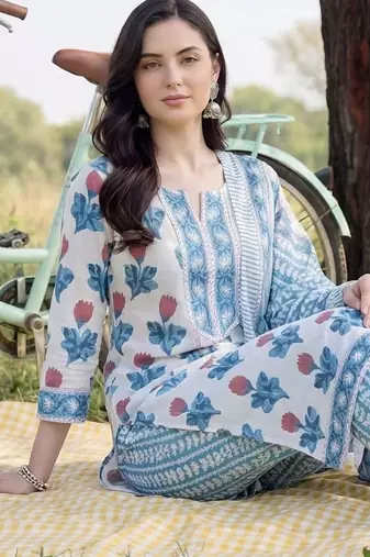 Women Floral Printed Regular Pure Cotton Kurta with Trousers & With Dupatta