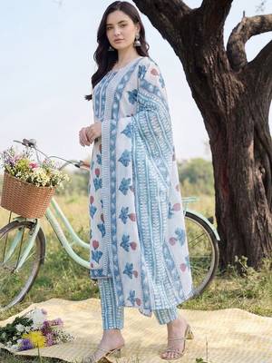 Women Floral Printed Regular Pure Cotton Kurta with Trousers & With Dupatta 4