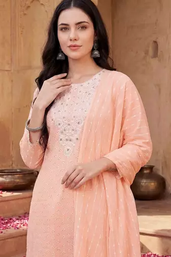 Women Floral Embroidered Regular Thread Work Kurta with Trousers & With Dupatta