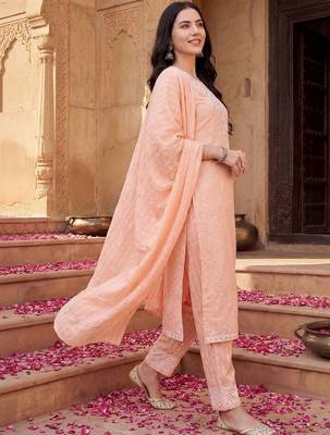 Women Floral Embroidered Regular Thread Work Kurta with Trousers & With Dupatta 3