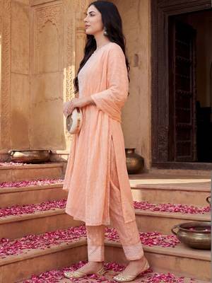Women Floral Embroidered Regular Thread Work Kurta with Trousers & With Dupatta 4